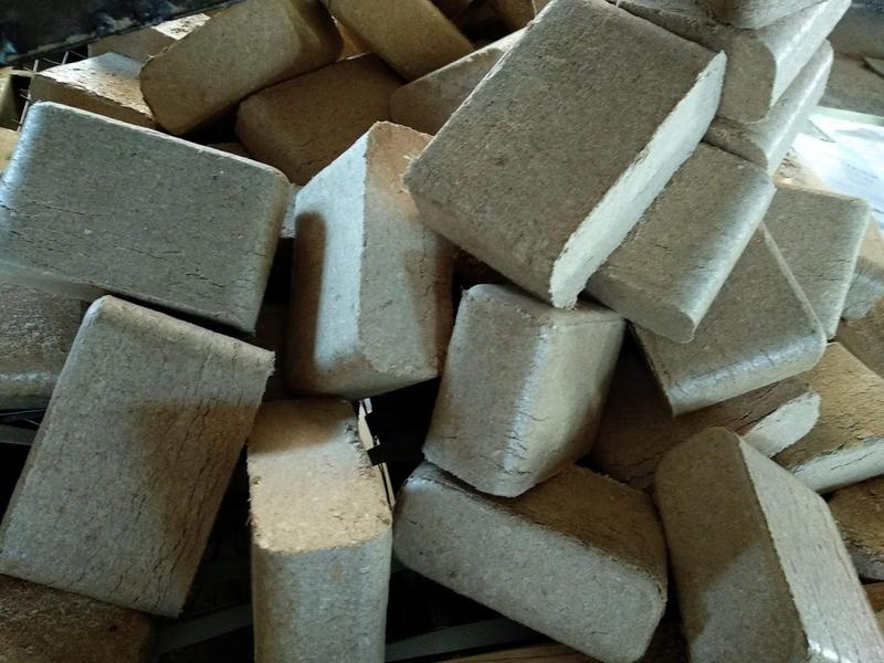 Брикет древесный топливный RUF производства компании Мебелькласс.